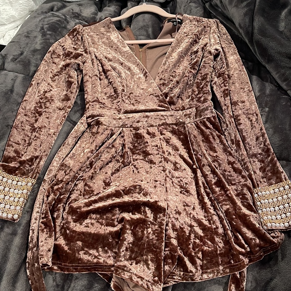 Fashion nova velvet romper RARE - Picture 3 of 5